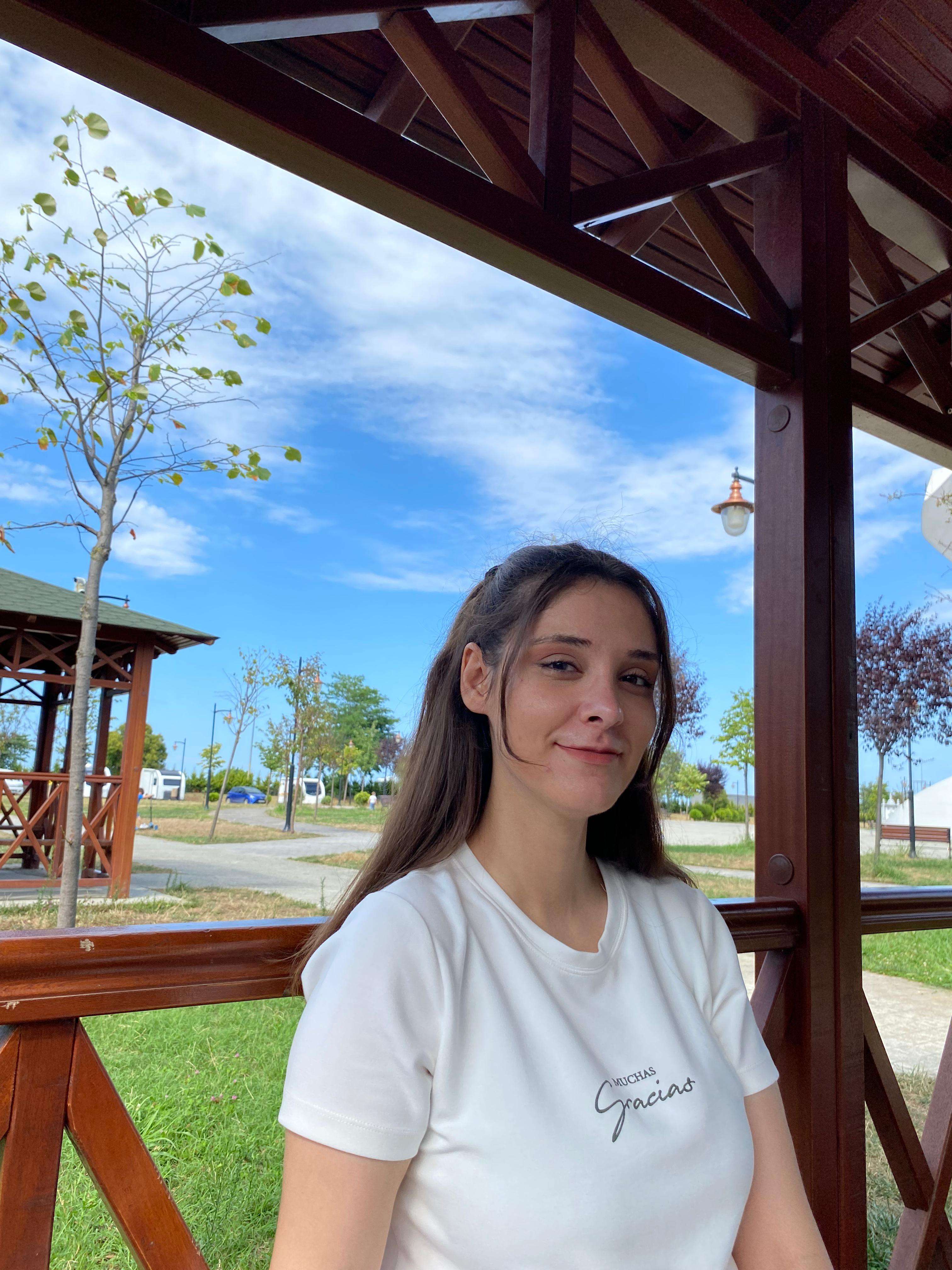 Özlem İskender Profile Picture